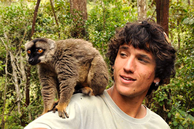 Mick Mittermeier with a lemur.